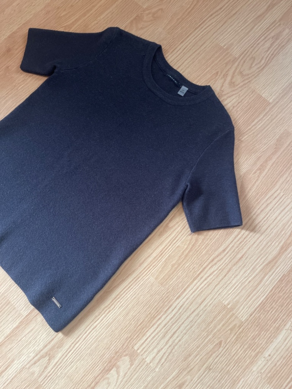 T Tahari Charcoal Gray Short Sleeve Sweater Top Size Small - Picture 2 of 8